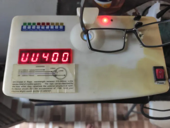 Testador de proteção UV para lentes de óculos