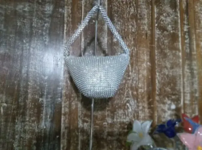 BOLSA DE MÃO, COR PRATA, MARCA LUZ DA LUA 