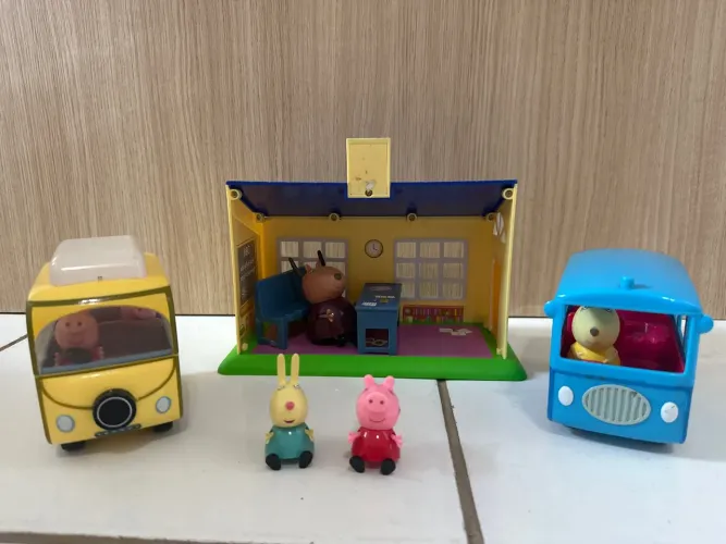 Brinquedos Peppa Pig Escola e Ônibus