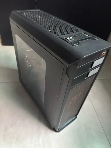 Gabinete Gamer com Design Moderno e Fluxo de Ar Otimizado