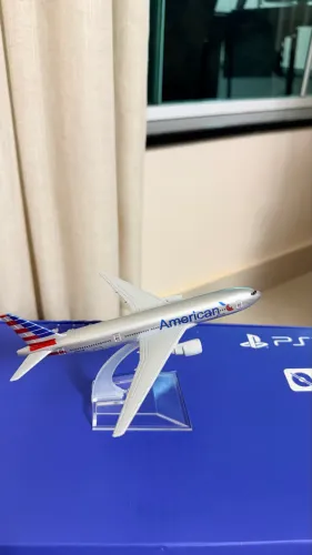 Miniatura de avião AMERICAN AIRLINES 1/500