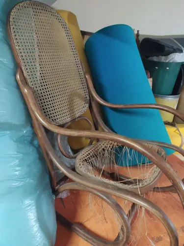 Cadeira antiga de balanço thonet original