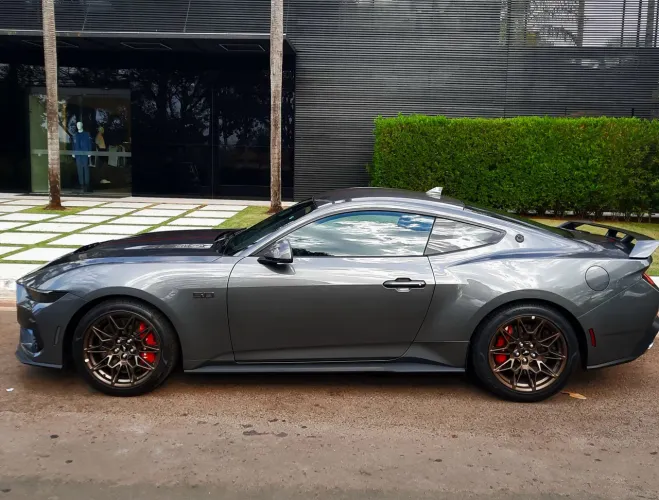 MUSTANG 2025 CÂMBIO MANUAL EDITION LIMITADA NUMERADA ! UNICO DONO APENAS 300KM SEM USO !