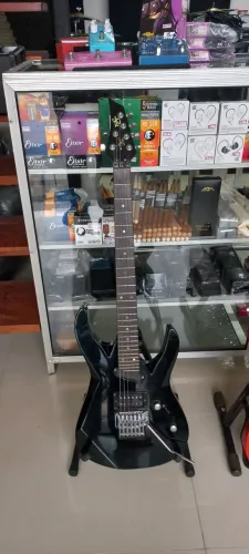 Guitarra tagima k2 Kiko Loureiro Ponte Floyd Rose