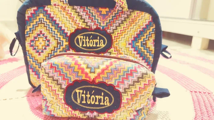 Necessaire + estojo (pode retirar o nome e bordar outro nome).