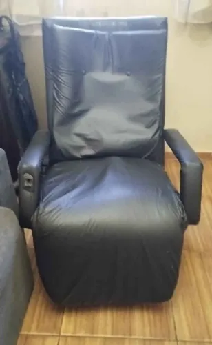Poltrona Reclinável em Couro Sintético - Conforto e Elegância