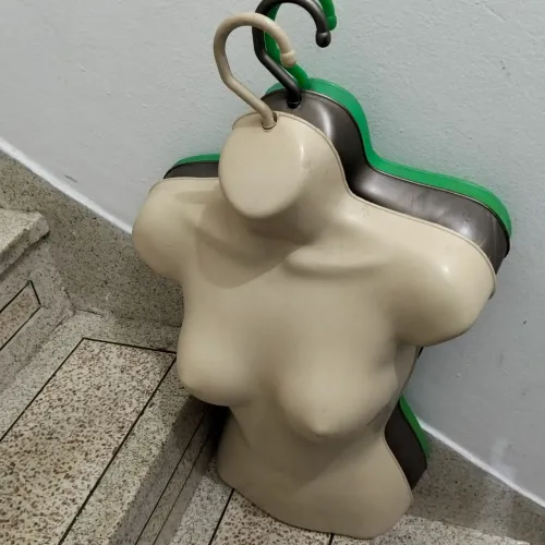 3 Manequim Busto Torso Feminino PVC com Gancho Cabide - Exposição de Roupas