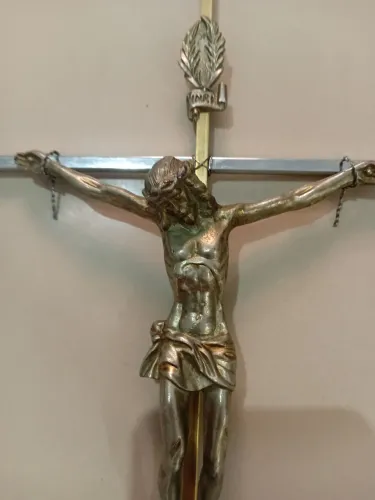 Crucifixo metal 36 x 20 cm