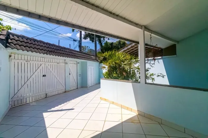 Freguesia Condomínio Terral  Linda casa  salão , Varanda , 3 Quartos Suite ,Cozinha , Pisc
