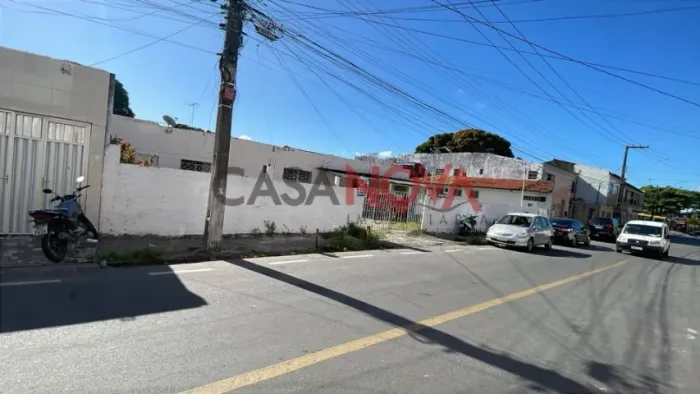 Terreno com 5 casas no Siqueira Campos