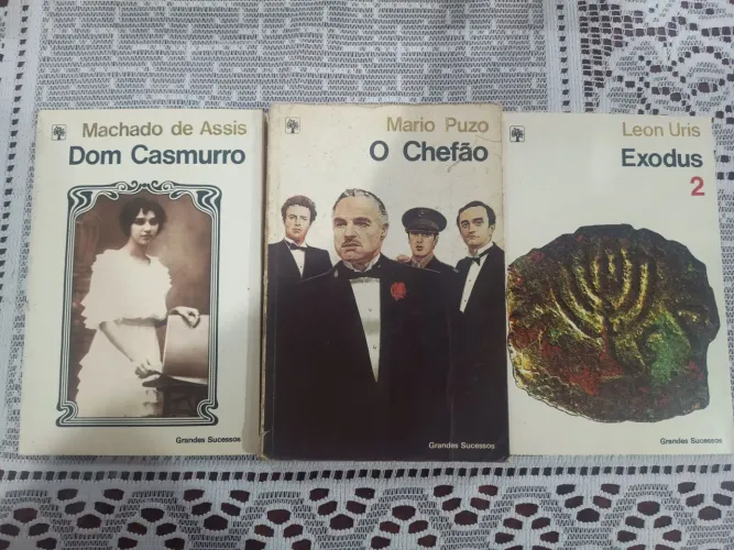 Livros: Dom Casmurro + Exodus 2 + O Chefão 