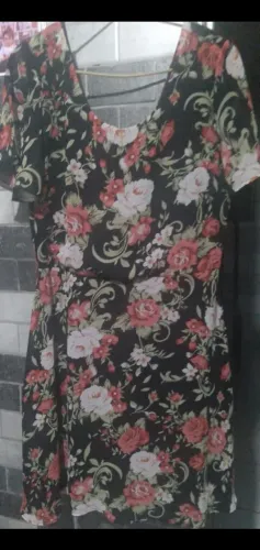 Vestido floral preto