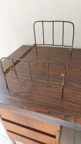 Cama de ferro para bonecas antiga(Anos 60)