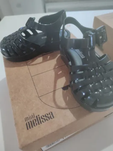 Sandália Mini Melissa Preta - Perfeita para sua pequena!