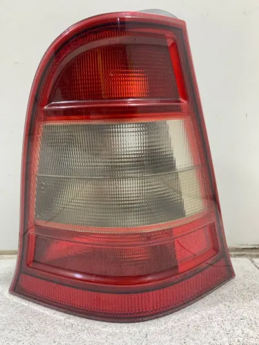 Lanterna traseira lado direito Mercedes classe A 2000/2021 nova original 