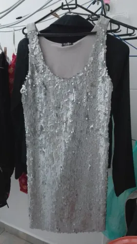 Vestido em paetê Prata - Tamanho M lindo!!!