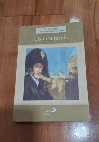 Livros - As Aventuras de Robinson Crusoé, Os Miseráveis e Cyrano de Bergerac