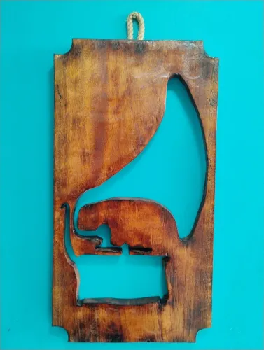 Quadro Decorativo em Madeira - Vitrola