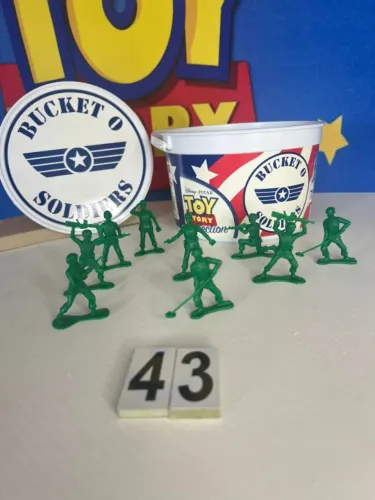Toy Story Balde de soldados collection white logo , 72 soldados, sem paraquedas e certifi