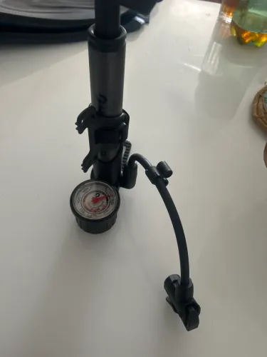 Bomba de encher pneu nova