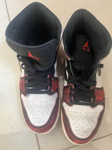 Nike air jordan 1 mid bred crackle