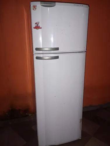 Geladeira Eletrolux LEIA A DESCRIÇÃO