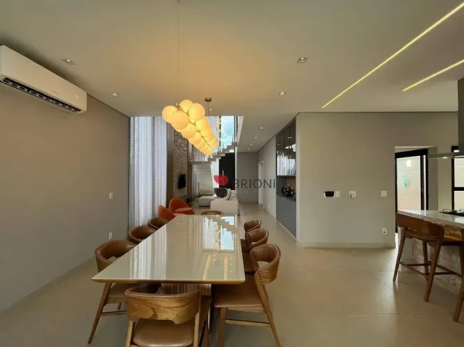Casa sobrado alto padrão com 268 m², 4 quartos suítes à venda no Condomínio Vivendas da Ma