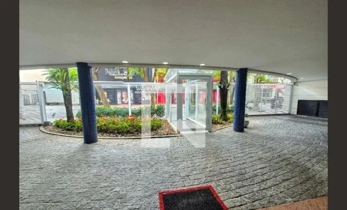 Alugo um quarto só pra rapaz 