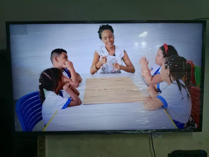 Vendo tv 50 polegadas smart 4k LG perfeito somente venda 