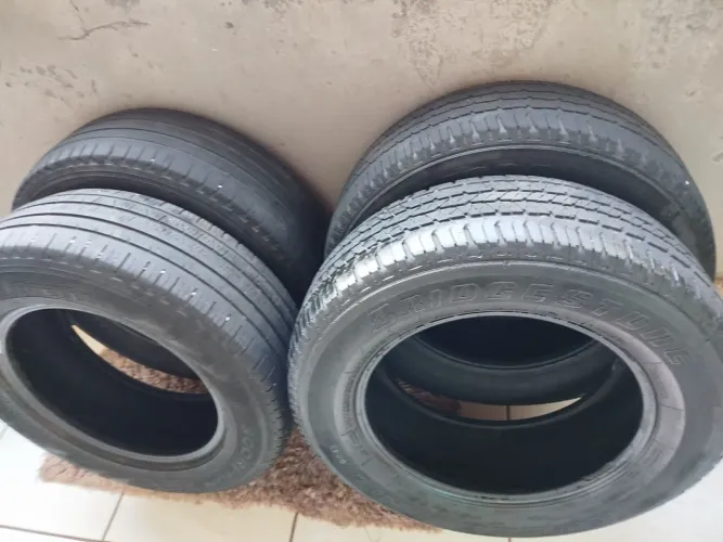 Vendo os 04 pneus 215/65/16