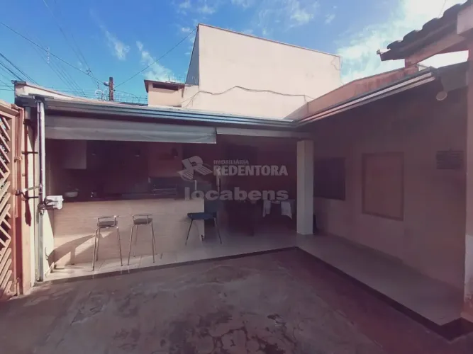Casa 3 Dormitórios com varanda goumert.