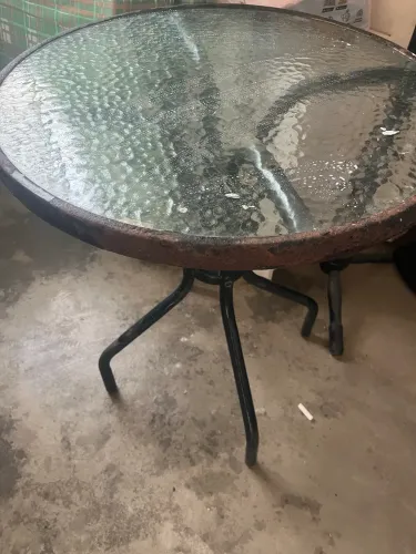 Mesa com tampo de vidro