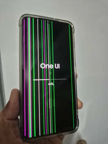 Samsung S22 funcionando com listras
