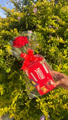 Rosa eterna + caixa de bombom V
