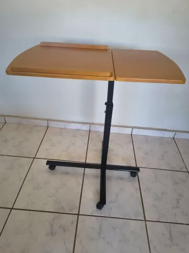Mesa para computador regulável