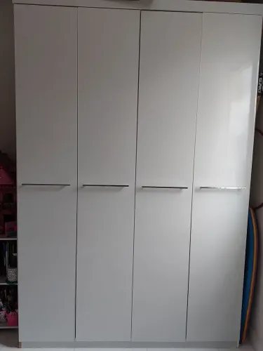 Guarda-Roupal em MDF - 4 portas (Marca kappesberg, excelente marca) Ótimo estado.