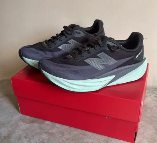 Tênis New Balance FuelCell Rebel V5