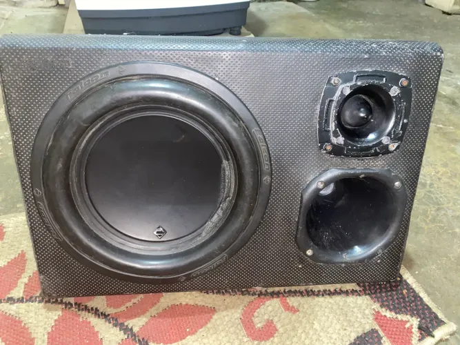 Vendo caixa sem com Sub Falcon 250rms