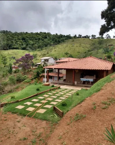 LINDA GRANJA em condomínio (30 MIN DO CENTRO DE JF)
