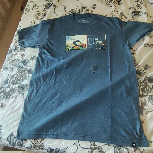 Camisa marca RipCurl, nova, original, importada, tamanho médio, tecido algodão.