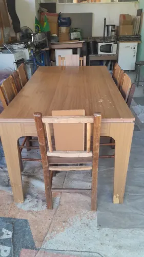 Mesa em madeira c/ 6 cadeiras