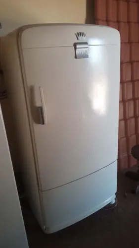 Vendo geladeira antiga.