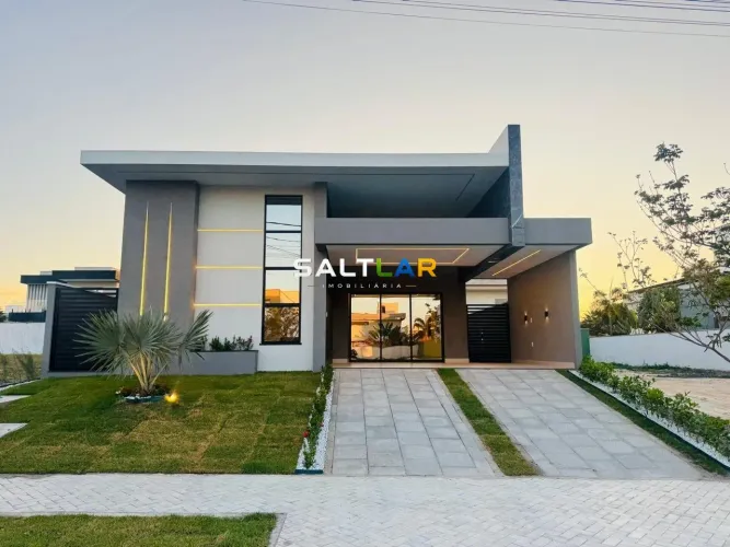 Casa plana na Cidade Alpha | 4 quartos, 3 suítes e piscina