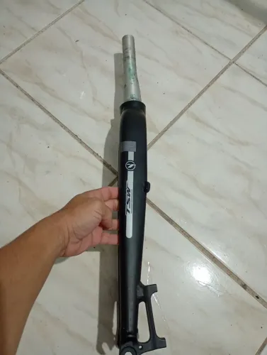 Garfo rígido