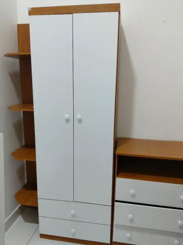 Guarda roupa infantil e cômoda