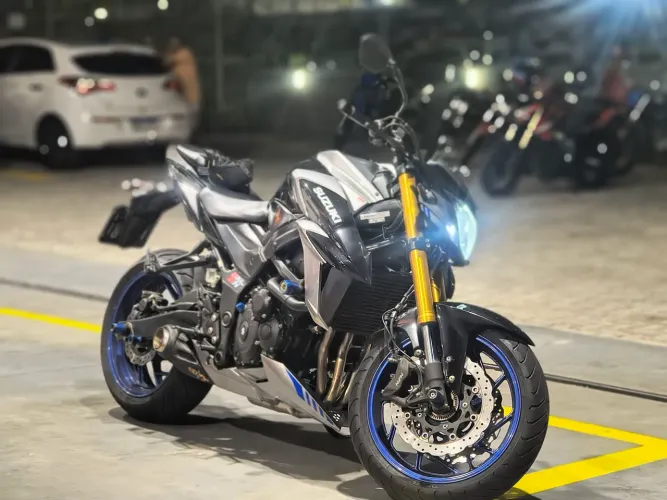 Suzuki GSX S 750