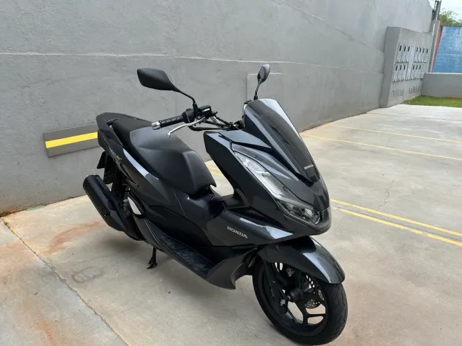 Vendo pcx muito nova com apenas 8 mil km