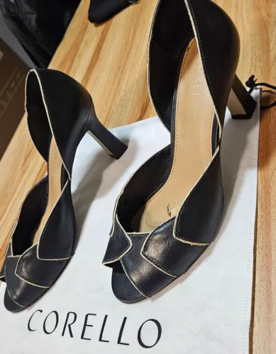 Peep toe Corello salto torneado couro legítimo preto lindissima