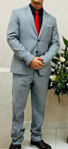 Terno slim fit de poli viscose praticamente novo