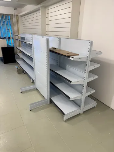Gôndolas de Loja Seminovas , cor branca - Retirar em Joinville